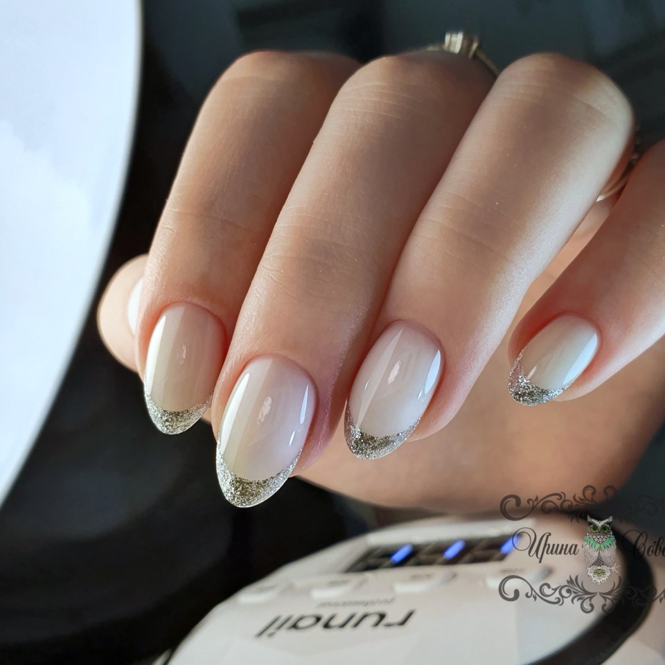 Маникюр на короткие ногти молочного цвета