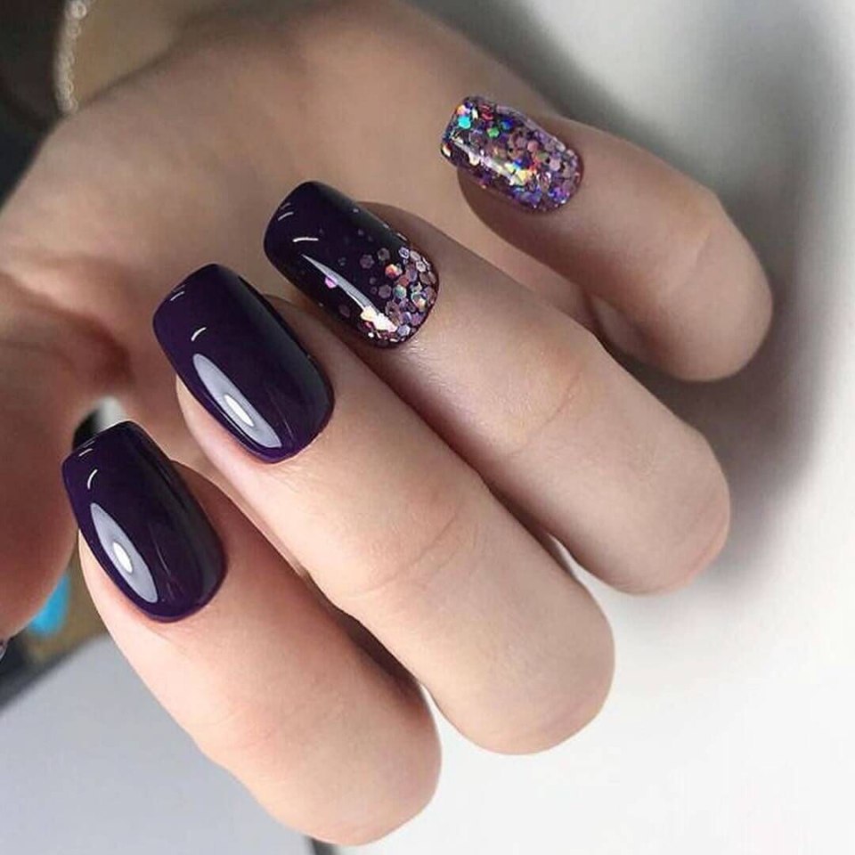 Необычный маникюр в темных тонах