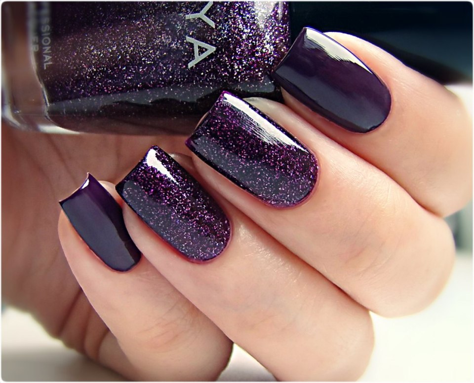 Темно-фиолетовый маникюр