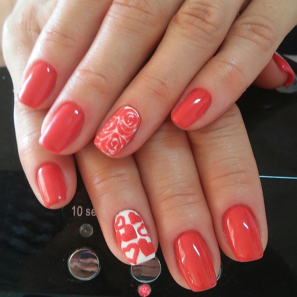 Коралловый Essie