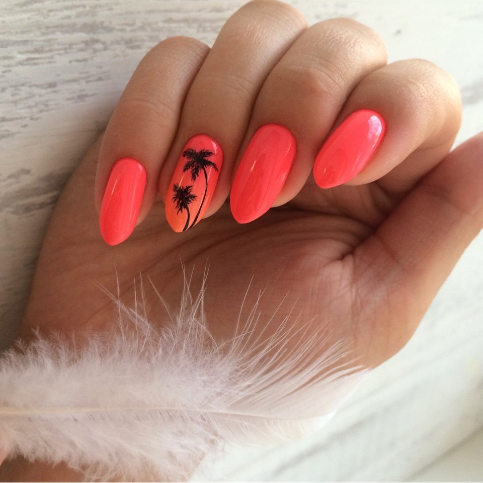 Маникюр кораллового цвета
