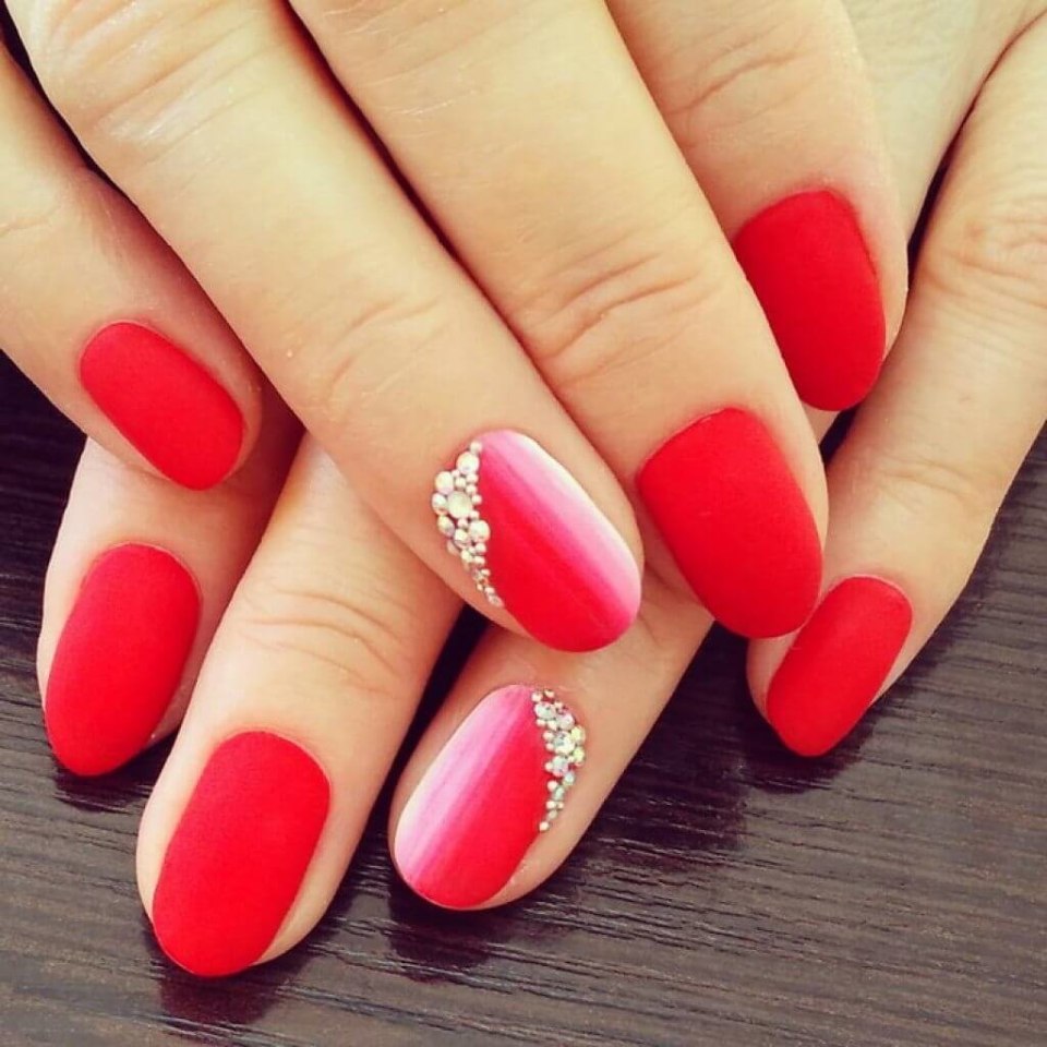 Коралловый маникюр