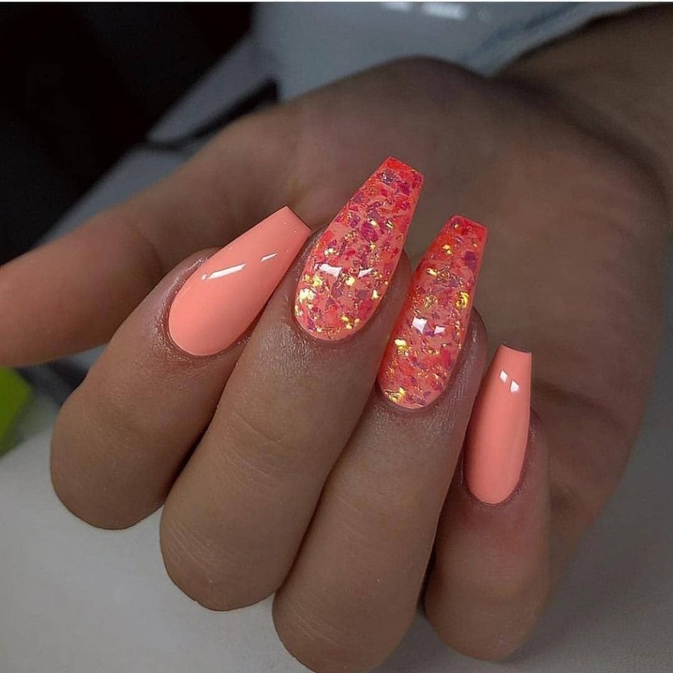 Яркий летний маникюр