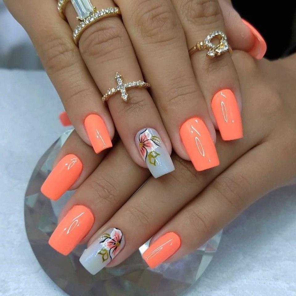 Оранжевый маникюр