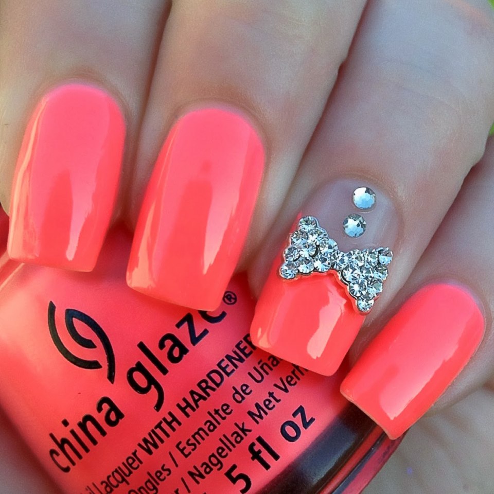Коралловый маникюр с наклейками