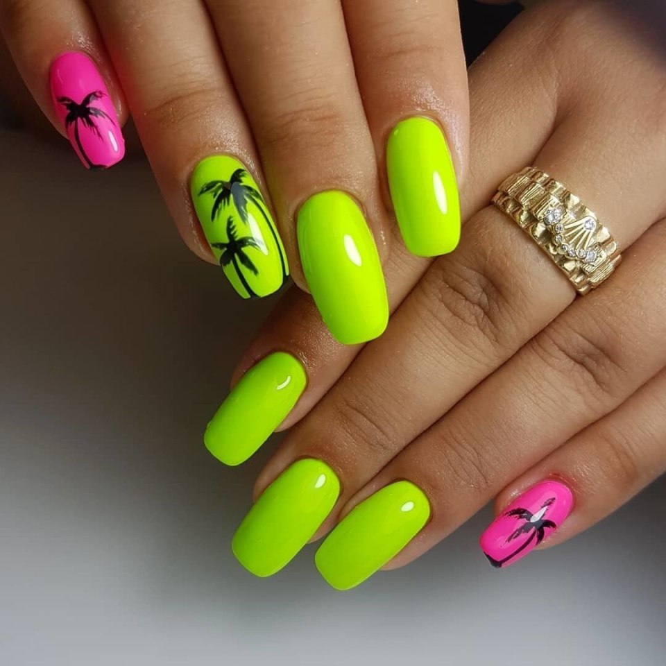 Красный маникюр с пальмами