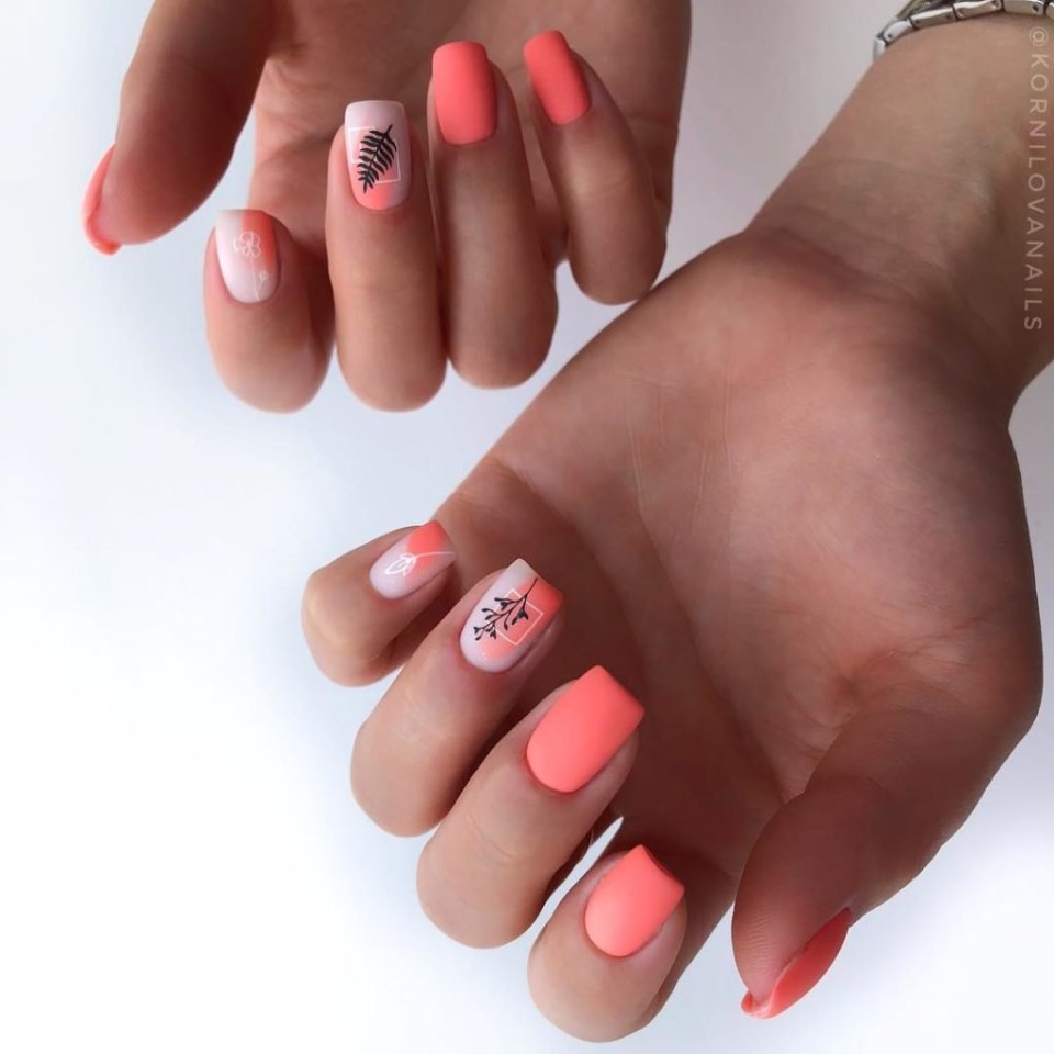 Яркий маникюр