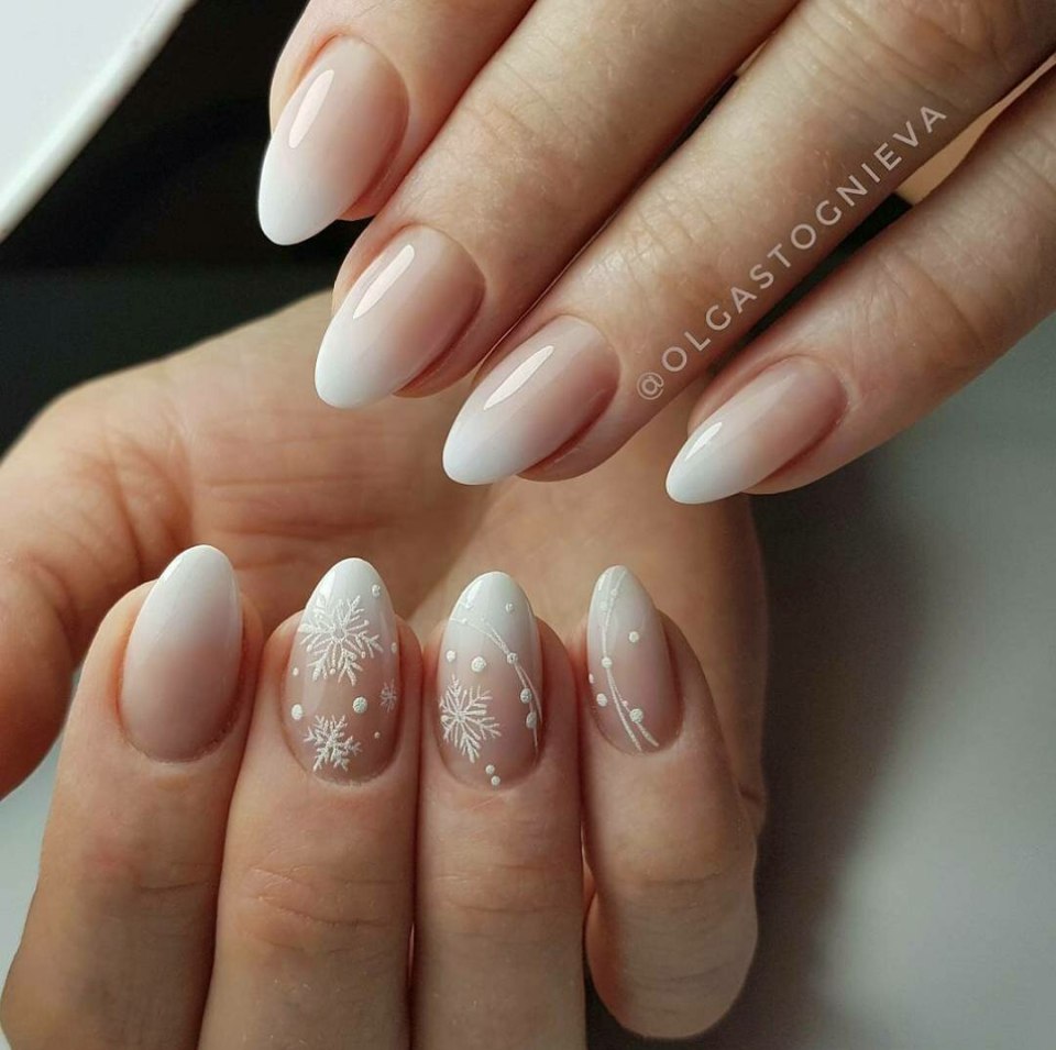 Градиент на ногтях белый с бежевым