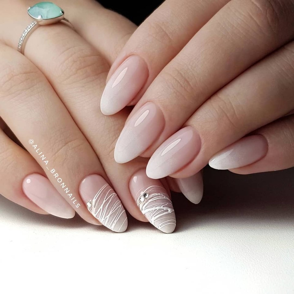 Френч нюд миндаль