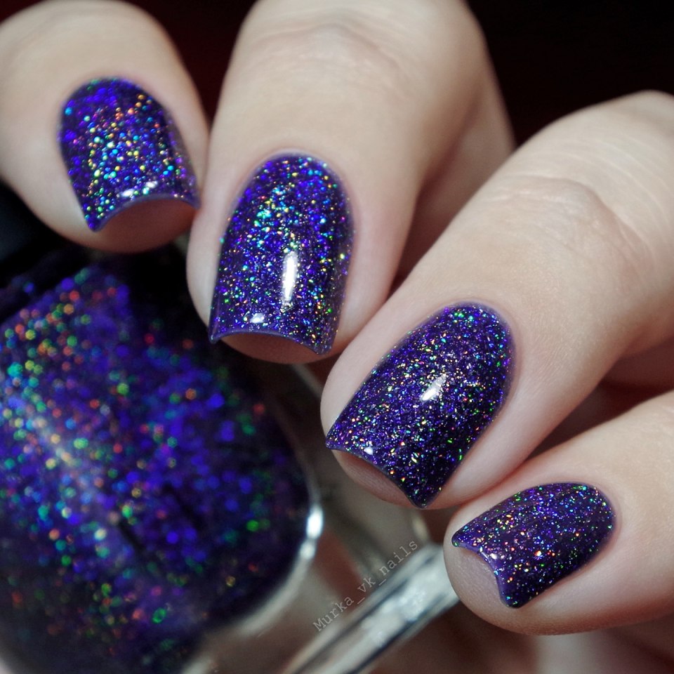 Матовые блестки на ногтях