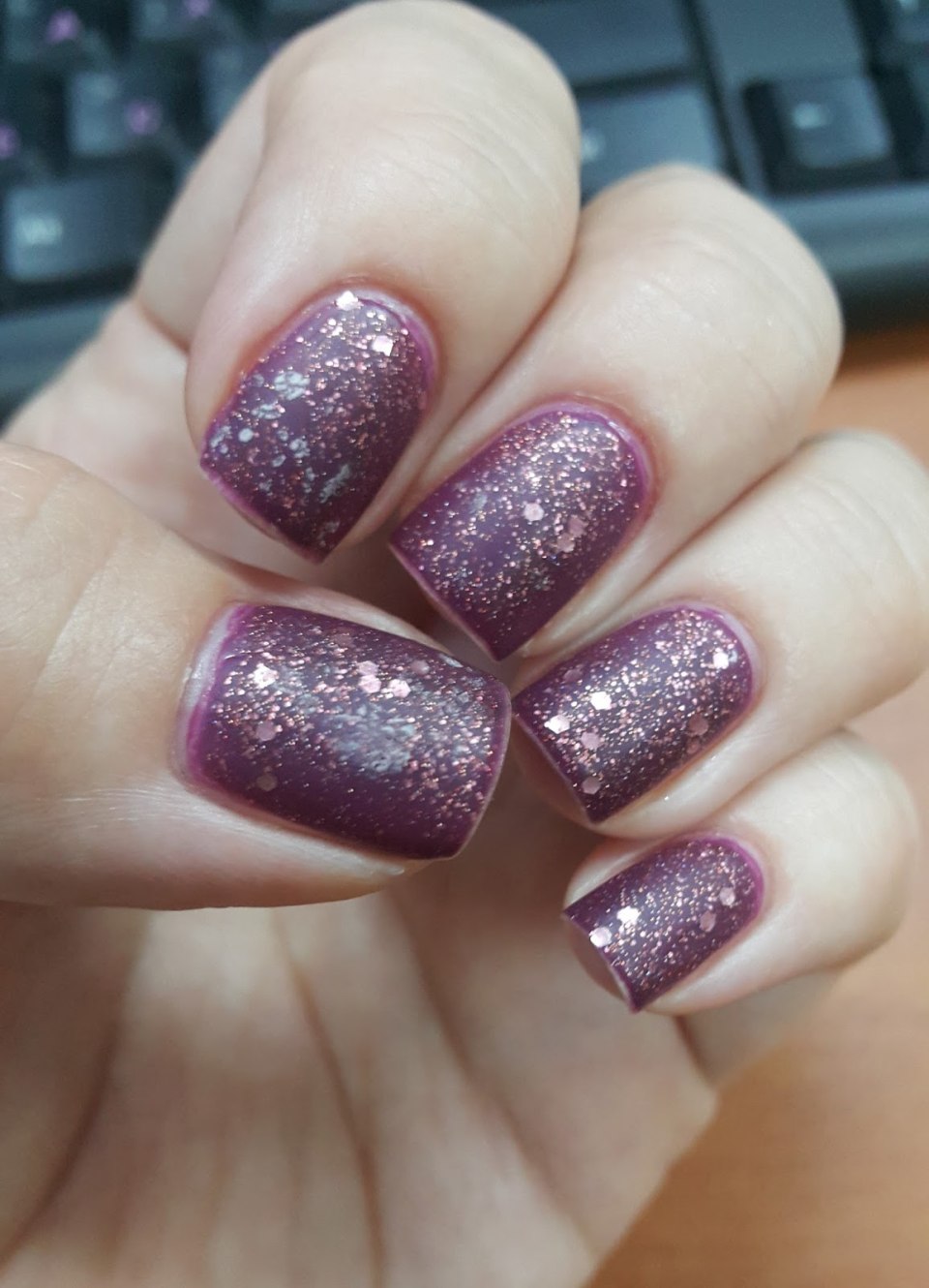 Ногти яркие с блестками