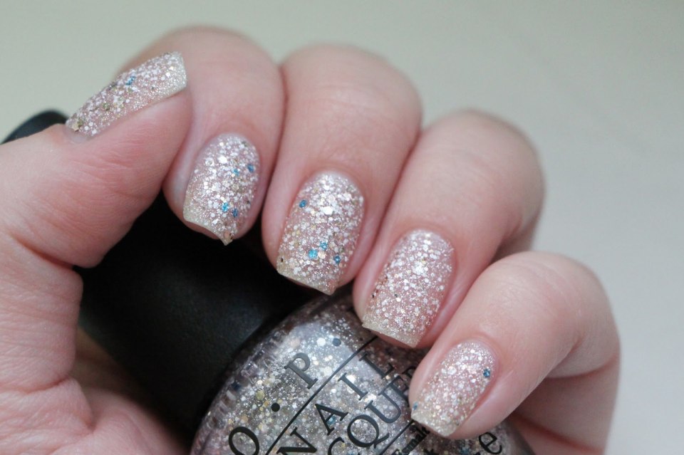 Ногти с блёстками 2021