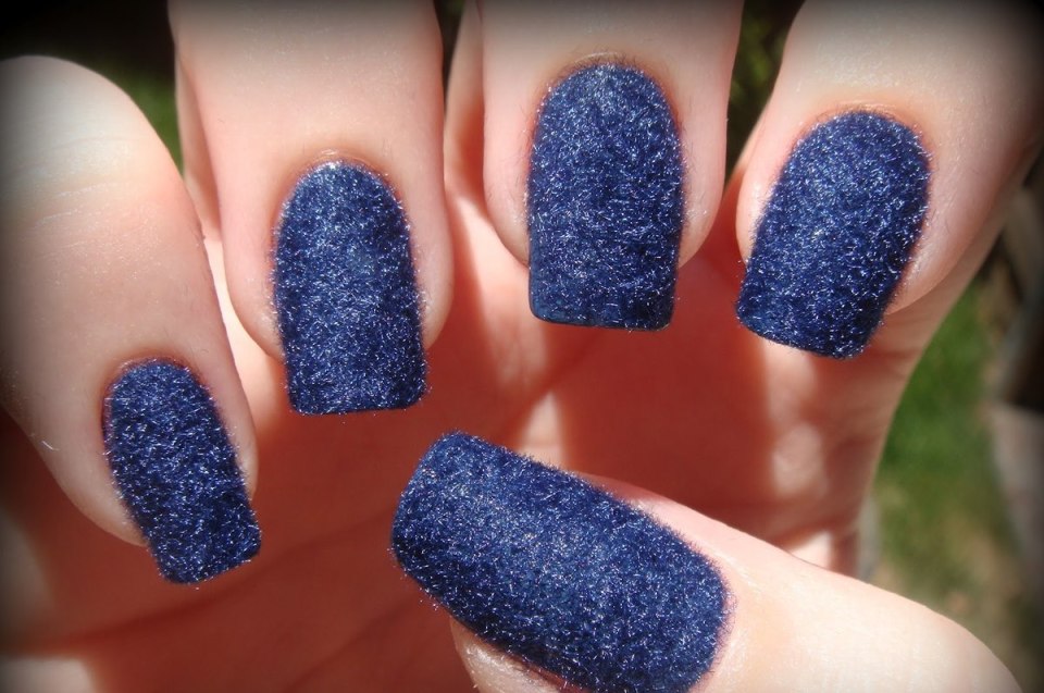 Красивый маникюр с блестками