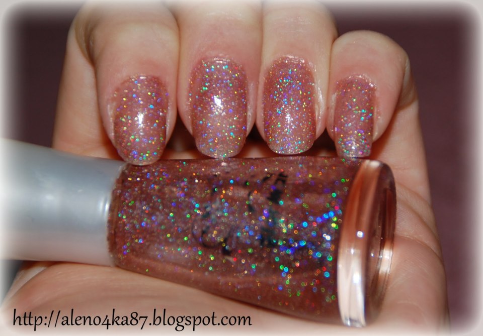 Прозрачный маникюр с блестками