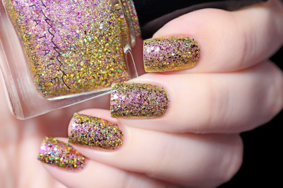 Лак с блестками для ногтей