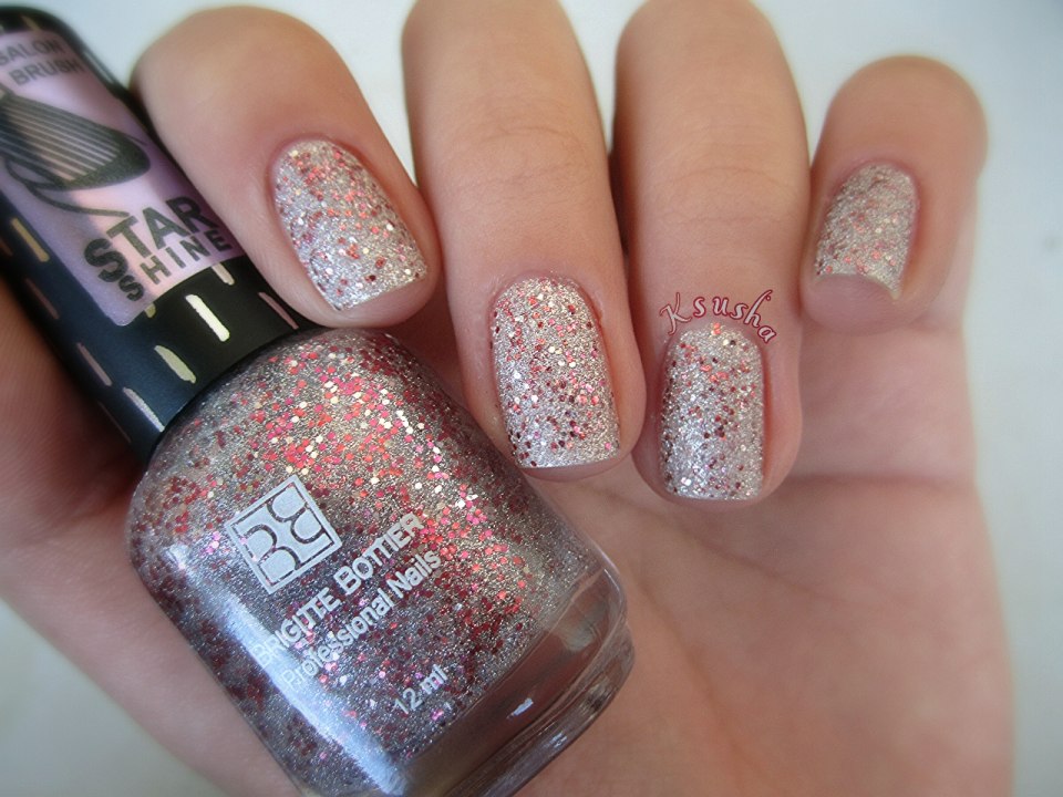 Черные ногти с блестками