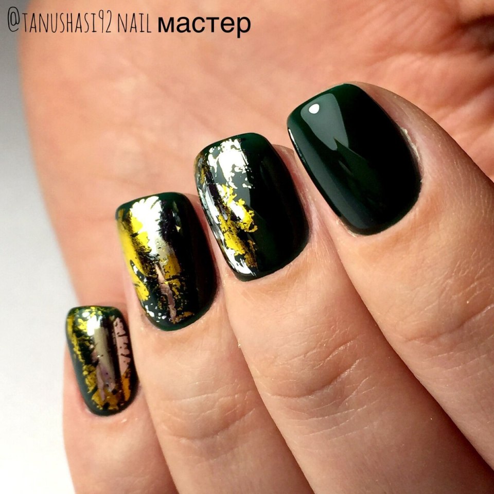 Салатовый маникюр с фольгой
