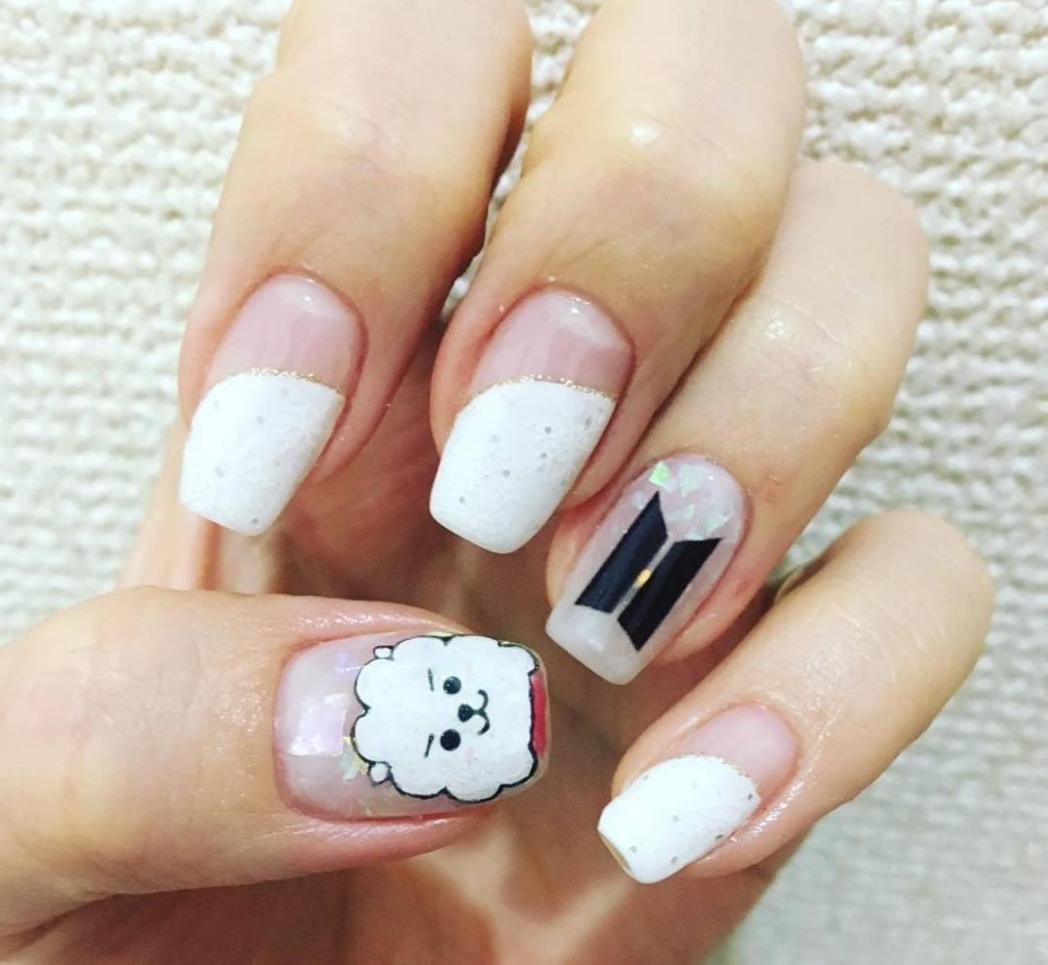 Маникюр БТС bt21