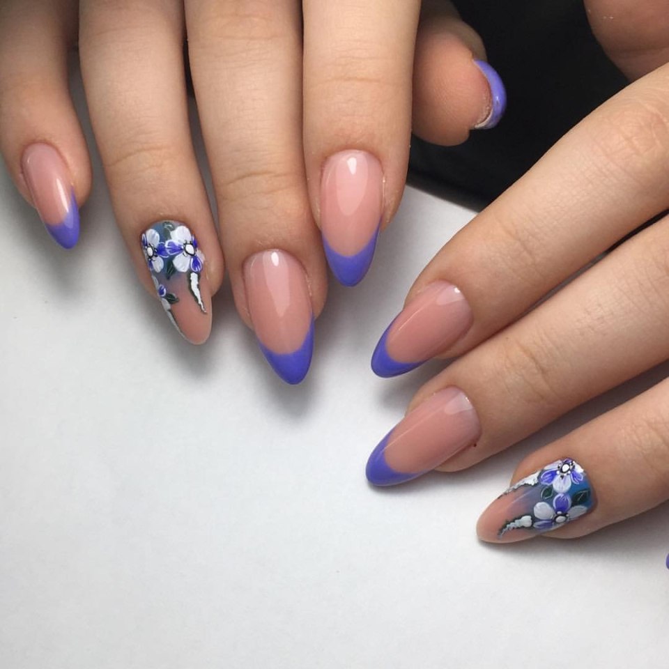 Ногти миндаль яркие