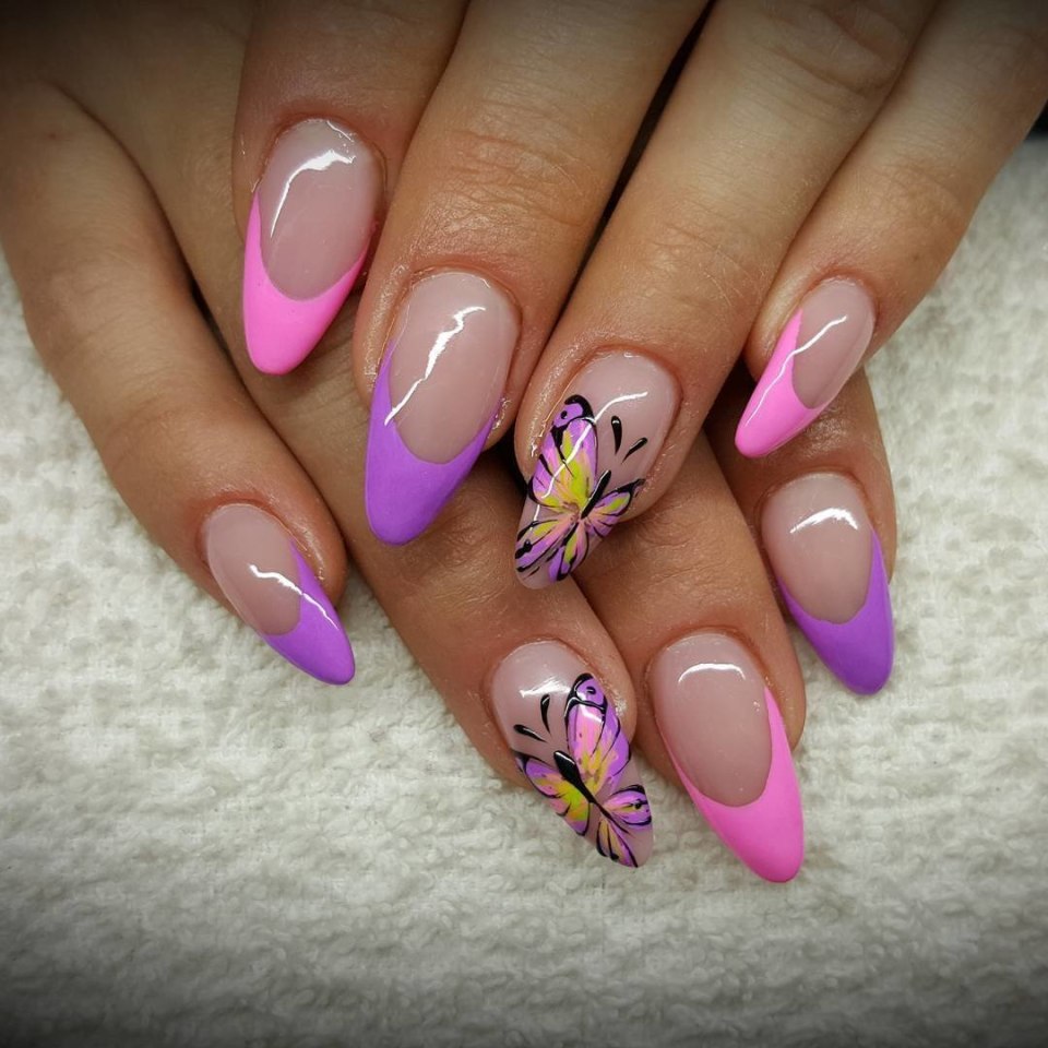 Яркий френч на овальных ногтях