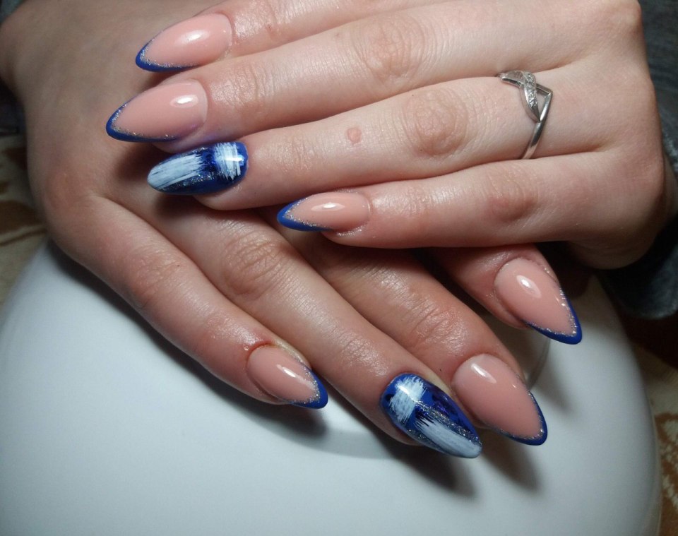 Красный френч на миндалевидных