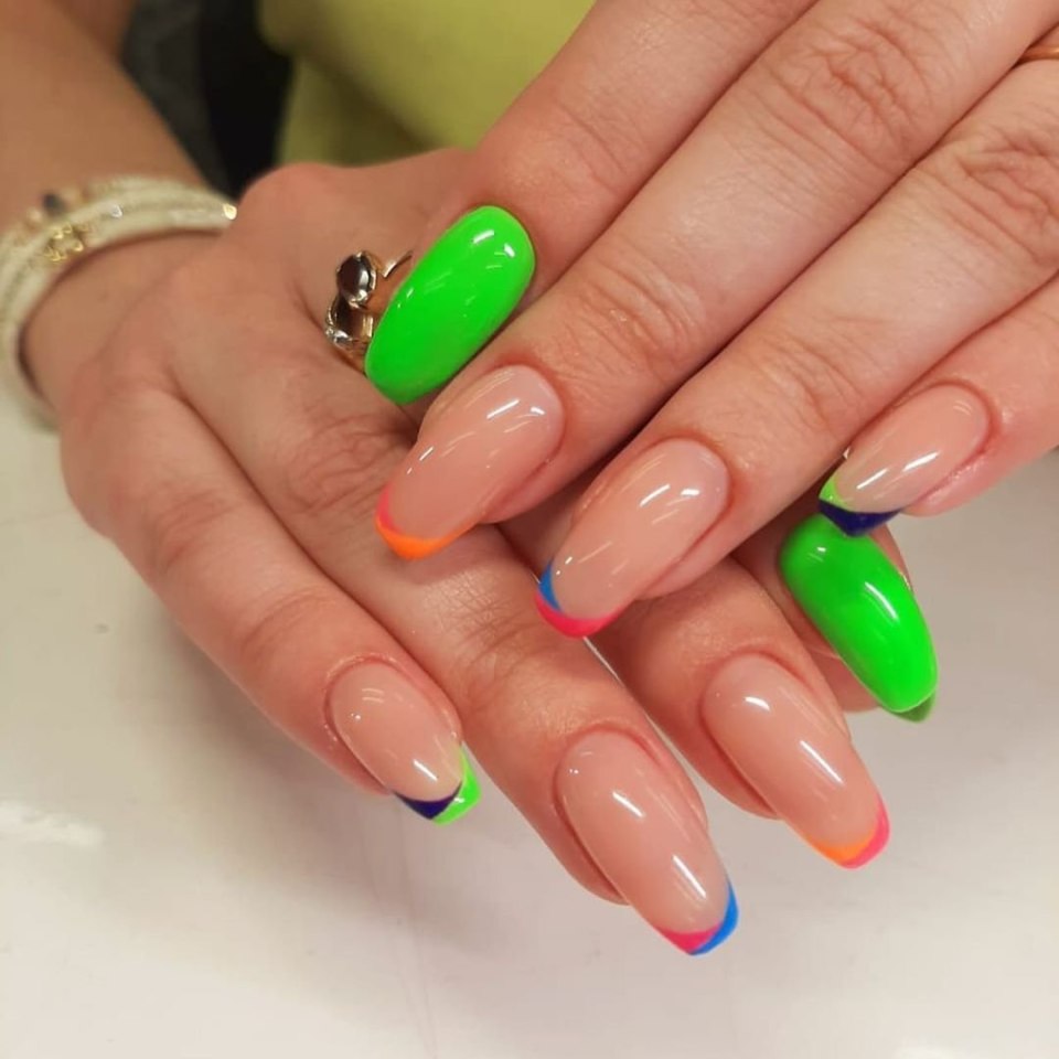 Кислотный маникюр