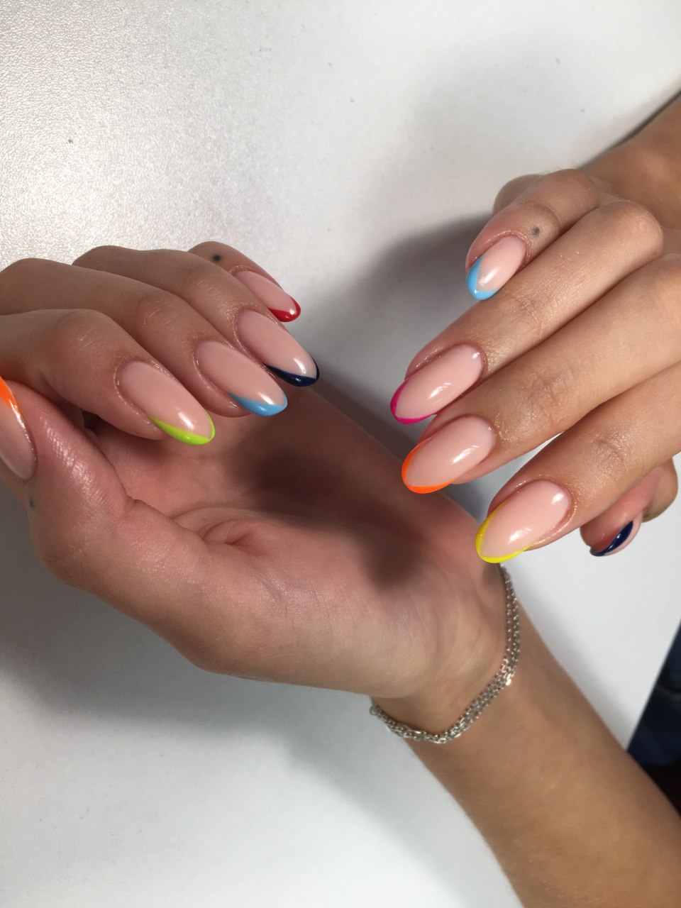 Френч маникюр цветной кончики