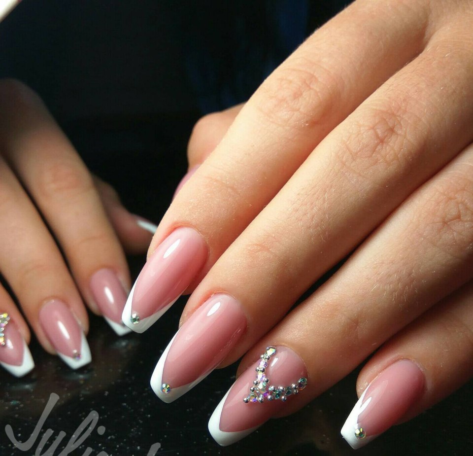 Нежный маникюр на длинные ногти