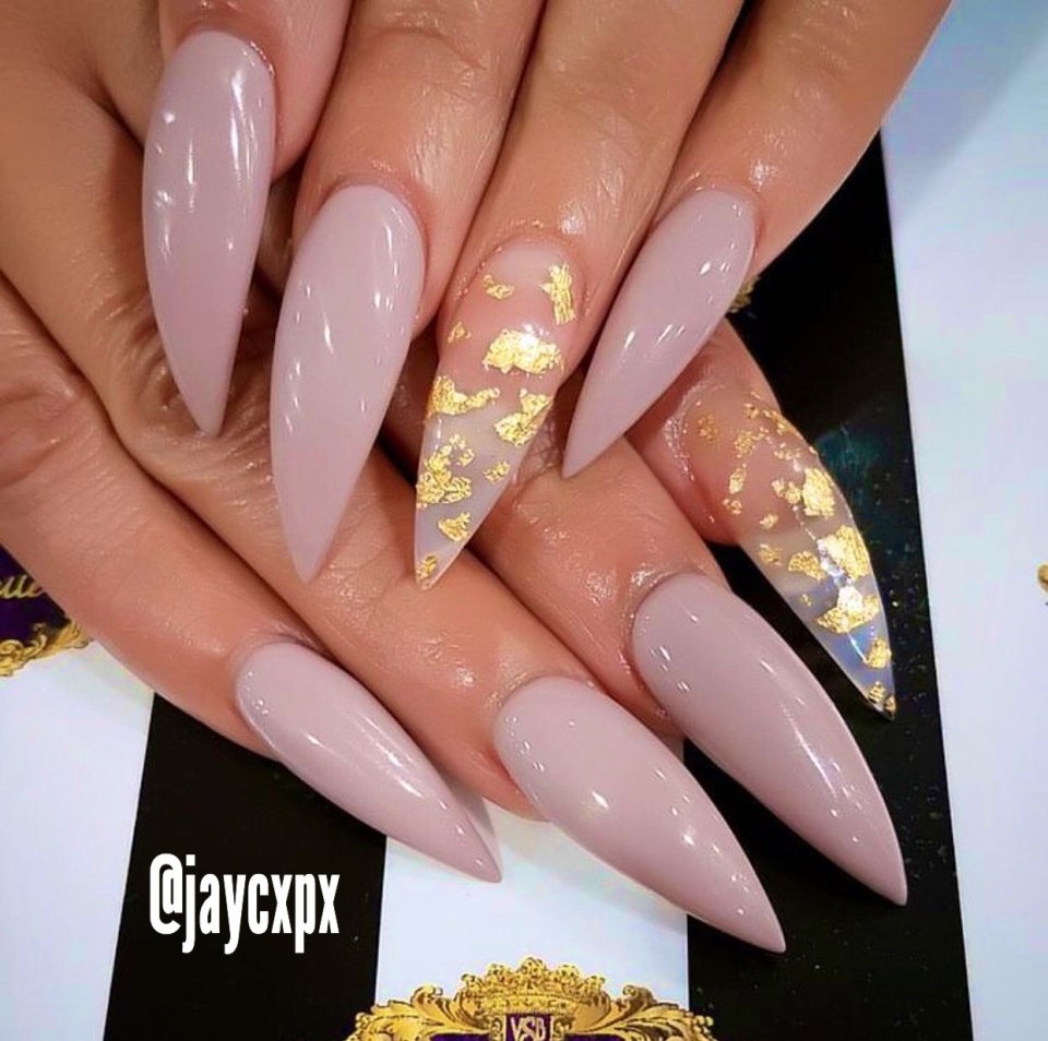 Длинные ногти стилеты