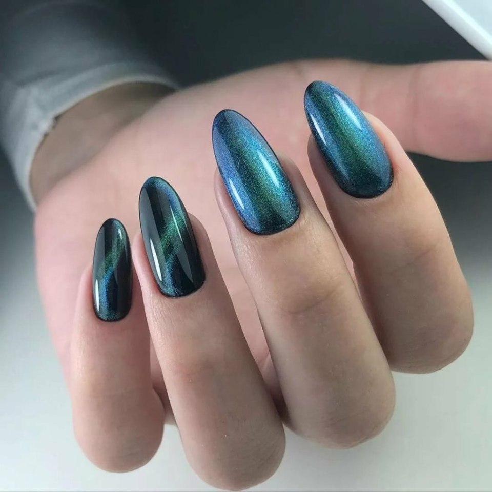 Маникюр с лаком кошачий глаз зеленый цвет