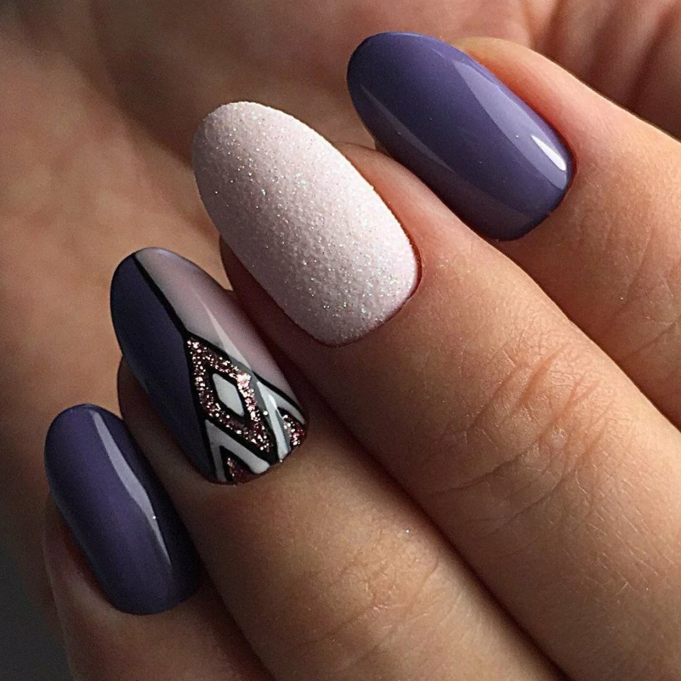 Красивый матовый маникюр