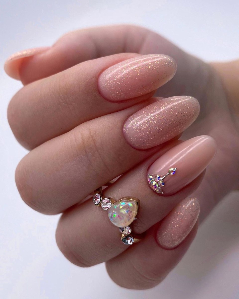 Красивый изысканный маникюр