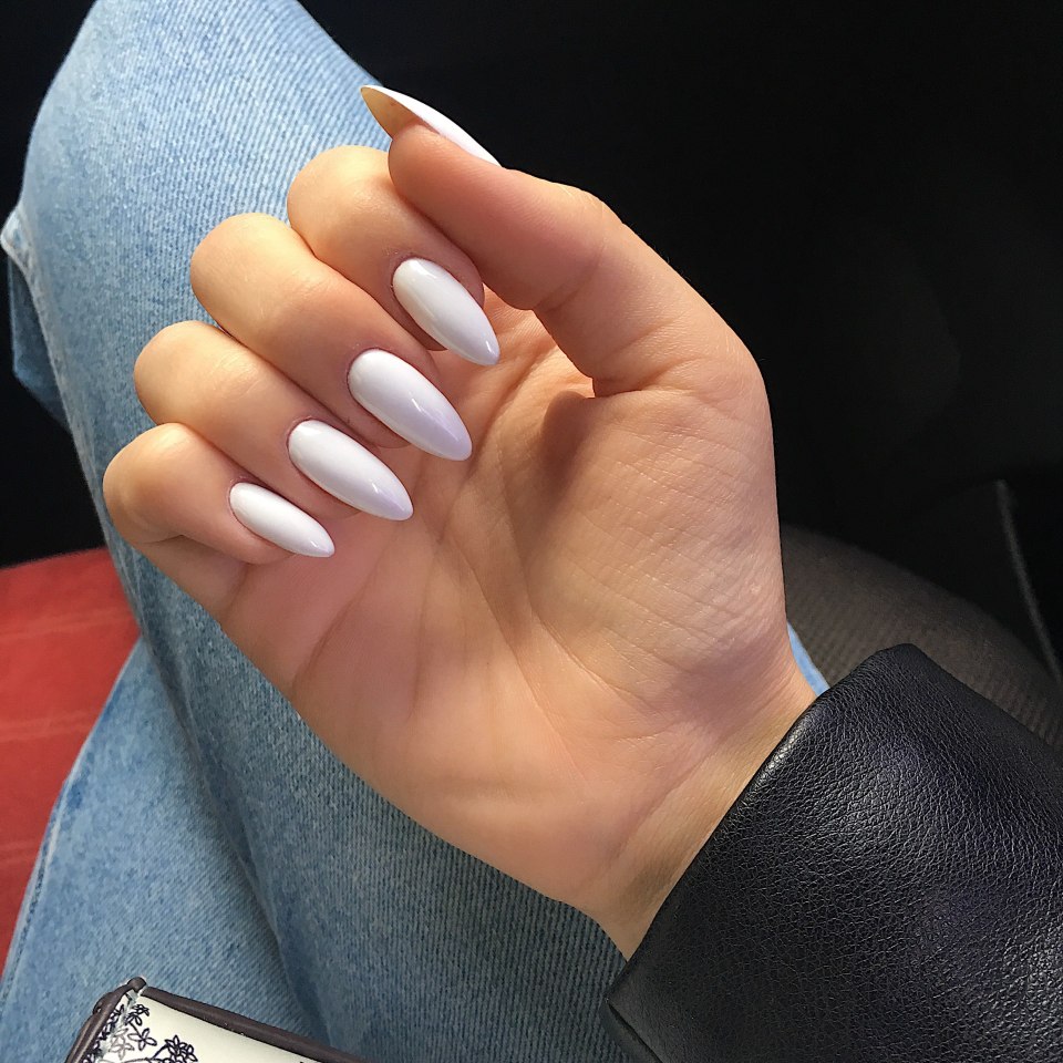 Матовый белый камуфляж маникюр