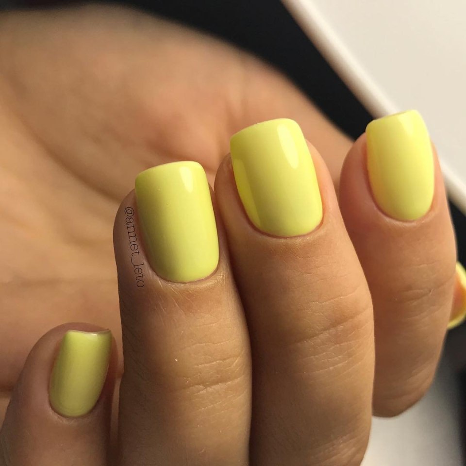 Жёлтый маникюр