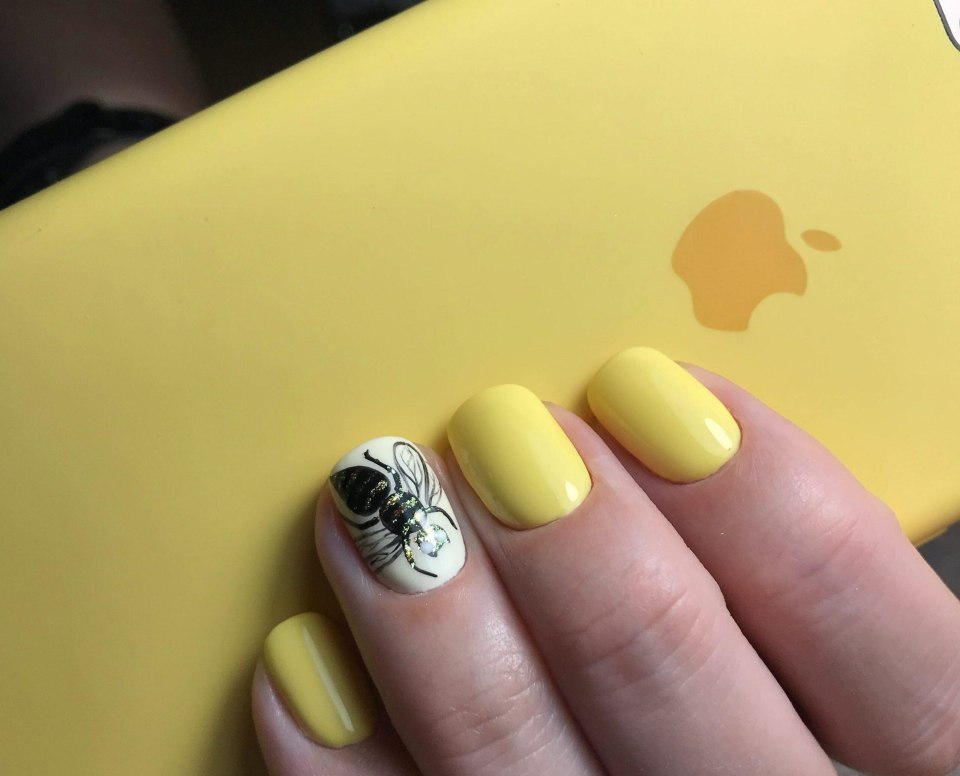 Нежно желтый маникюр