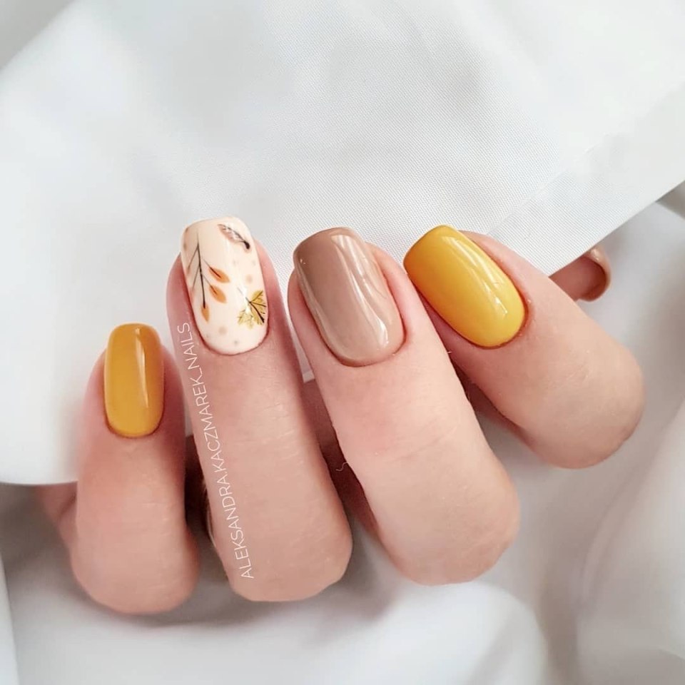 Жёлтый маникюр на короткие ногти