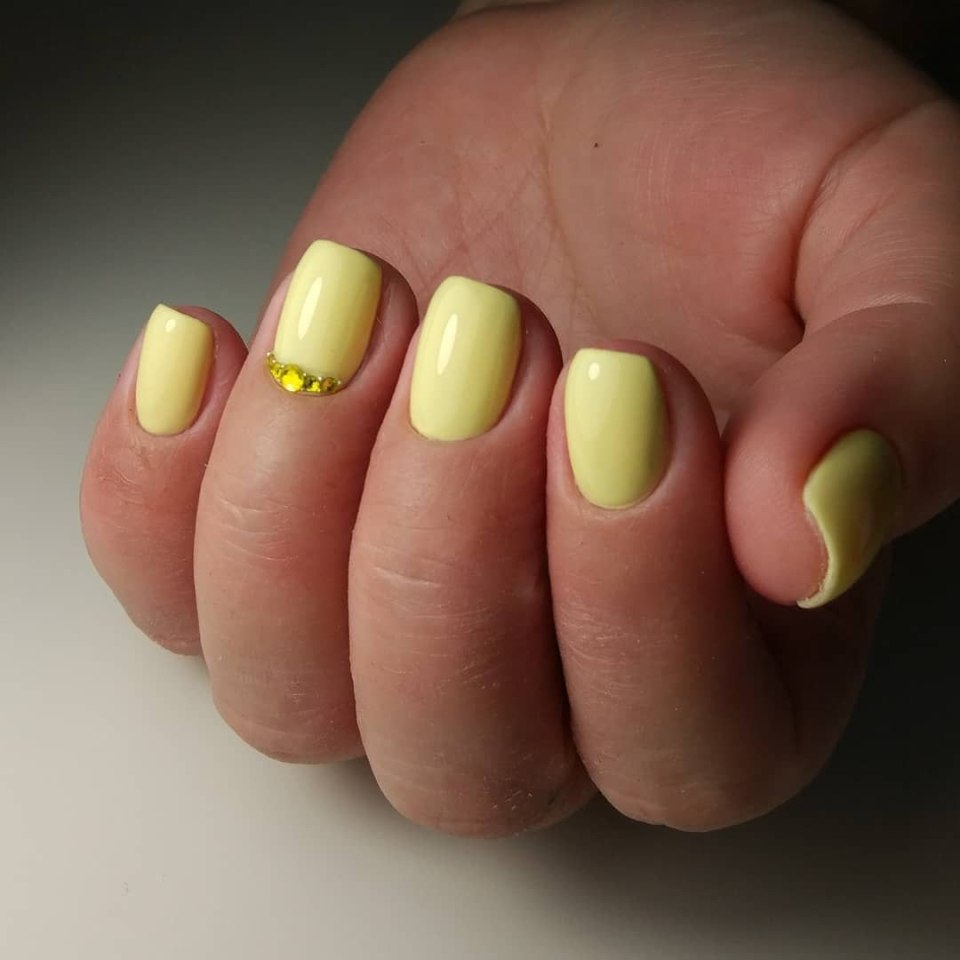 Маникюр омбре желтый