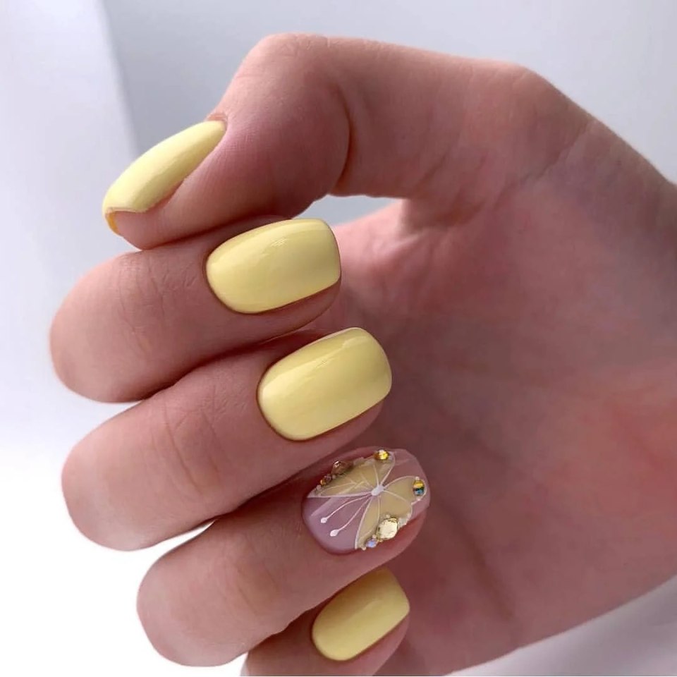 Светло желтый маникюр