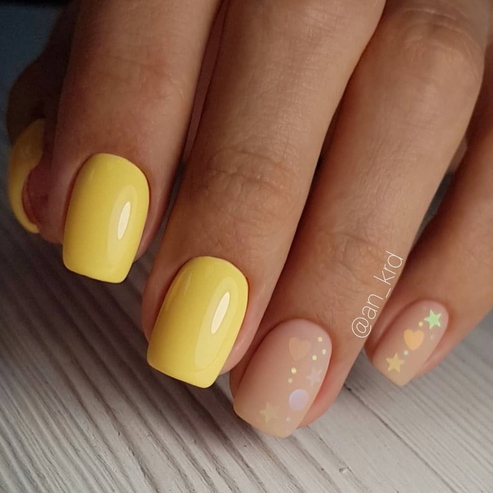 Нежный желтый маникюр