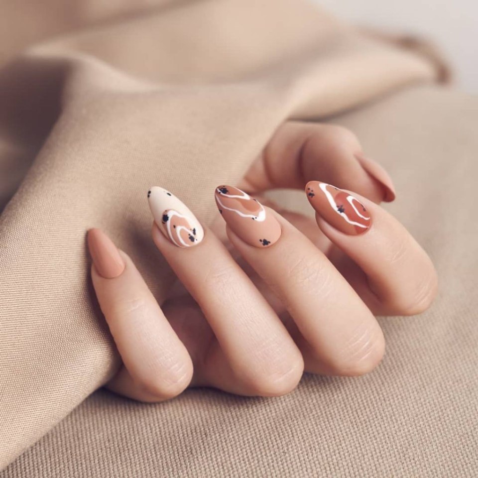 Дизайн ногтей бежевый