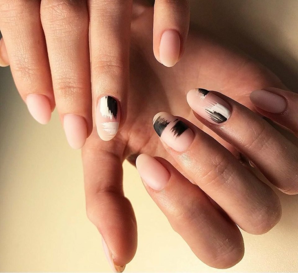 Необычный маникюр на короткие ногти