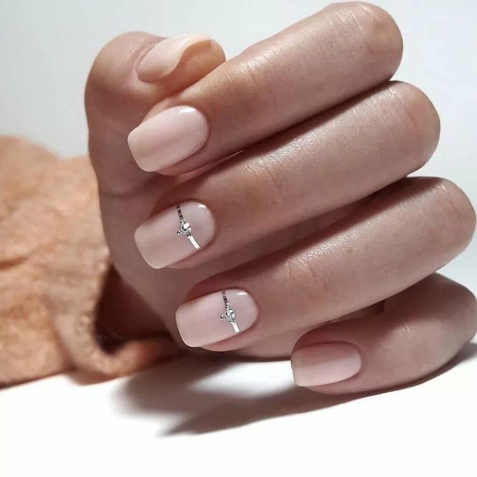 Нюдовый маникюр 2021 миндаль