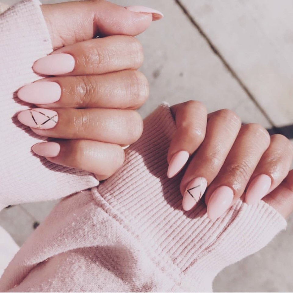 Веточки на ногтях