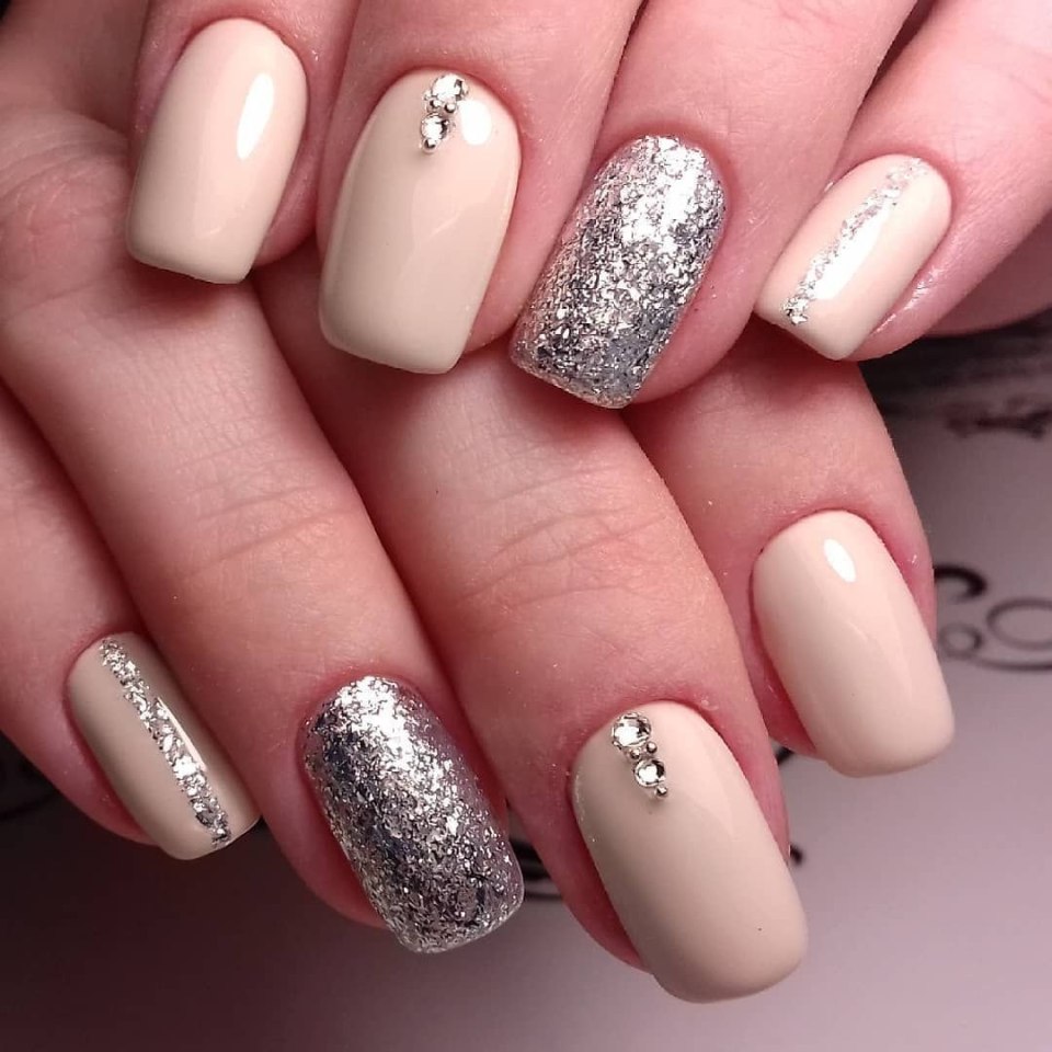 Бежевый маникюр