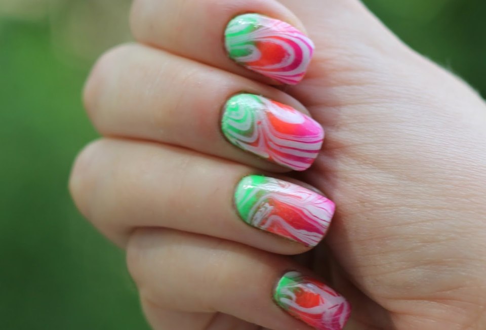 Ногти салатовые с розовым