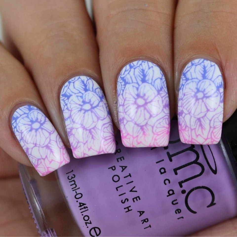 Летний маникюр со стемпингом