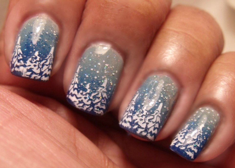 Новогодний градиент на ногтях