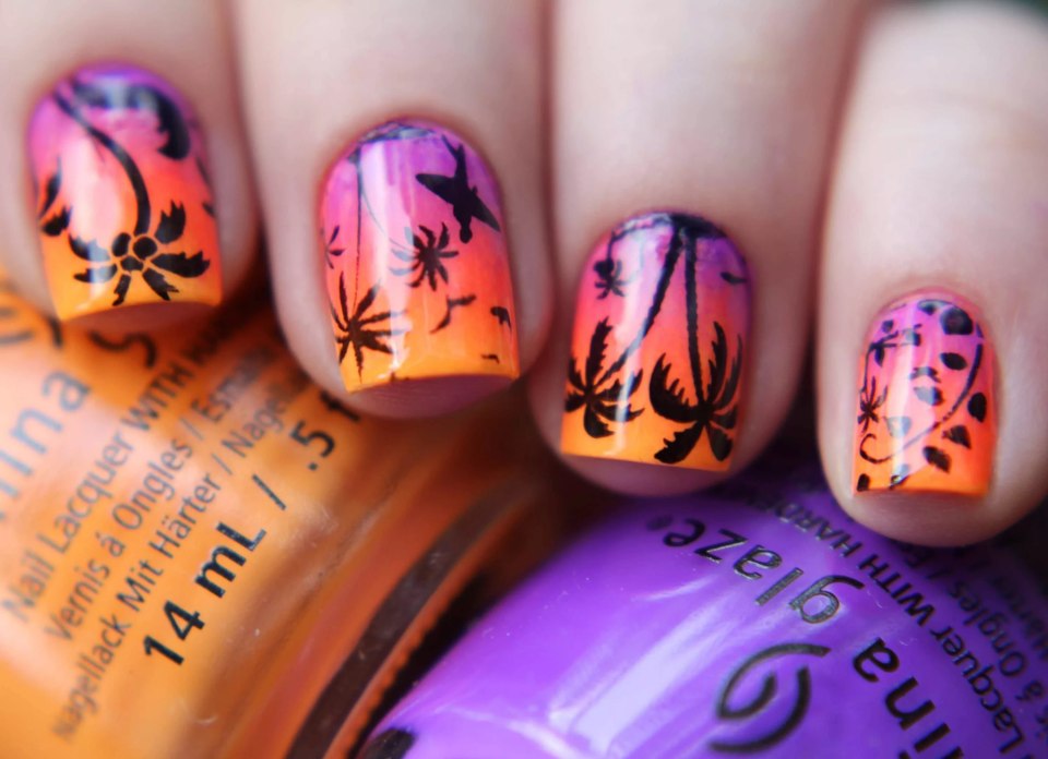 Маникюр на короткие ногти с пальмами