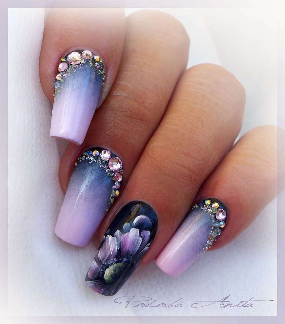 Дизайн ногтей омбре со стразами