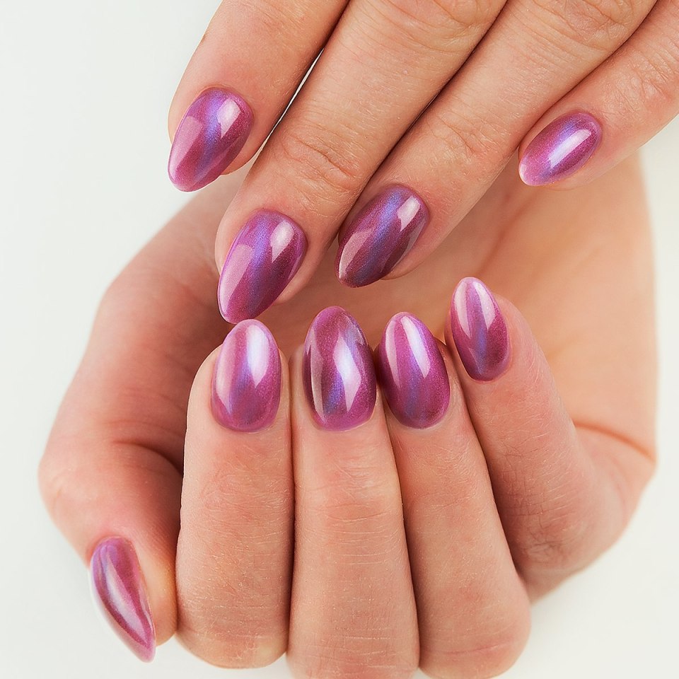 Маникюр кошачий глаз светлые тона